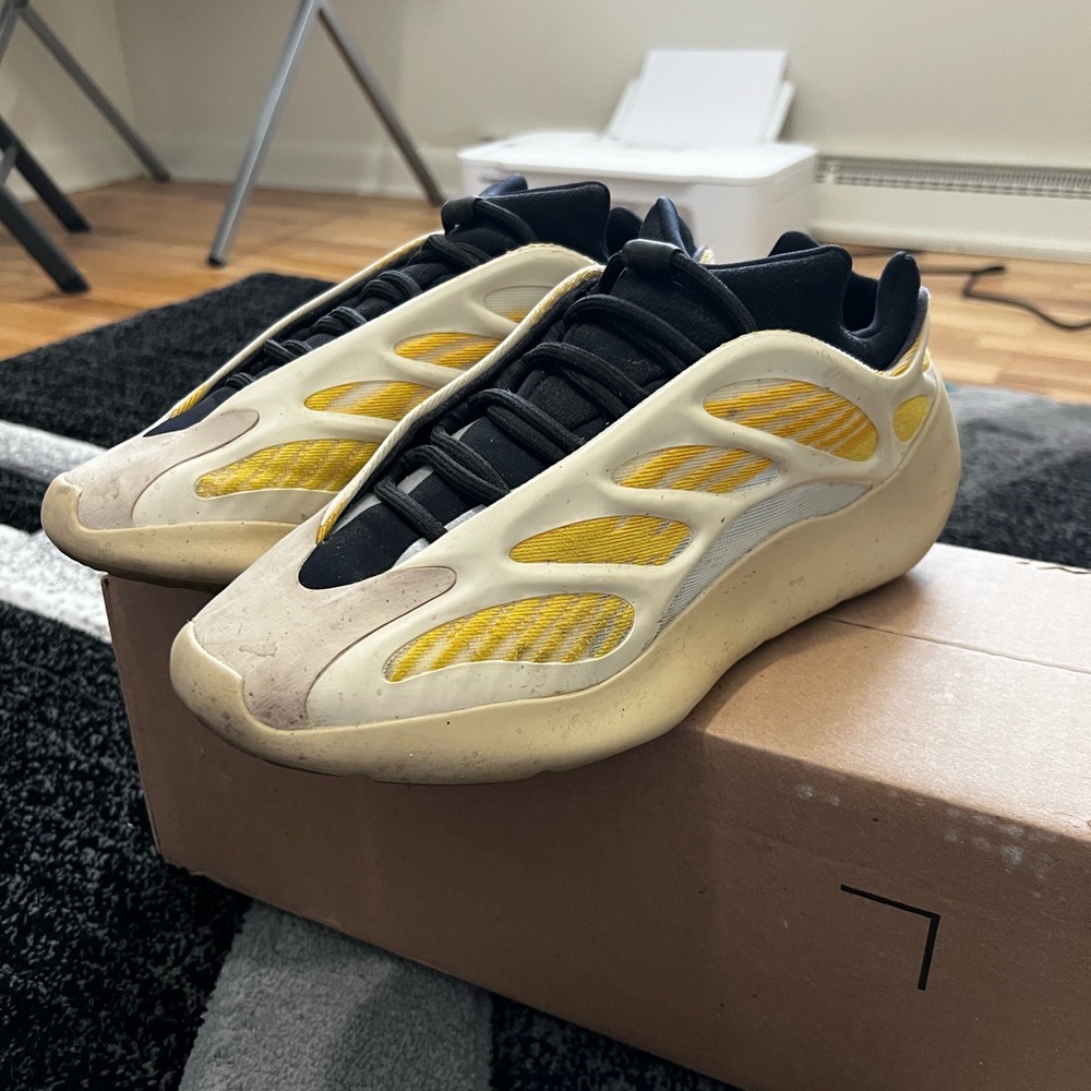 Yeezy 700 Safflower